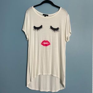 Dream Style Lashes & Lips Tee w/High-Low Hem - S, White